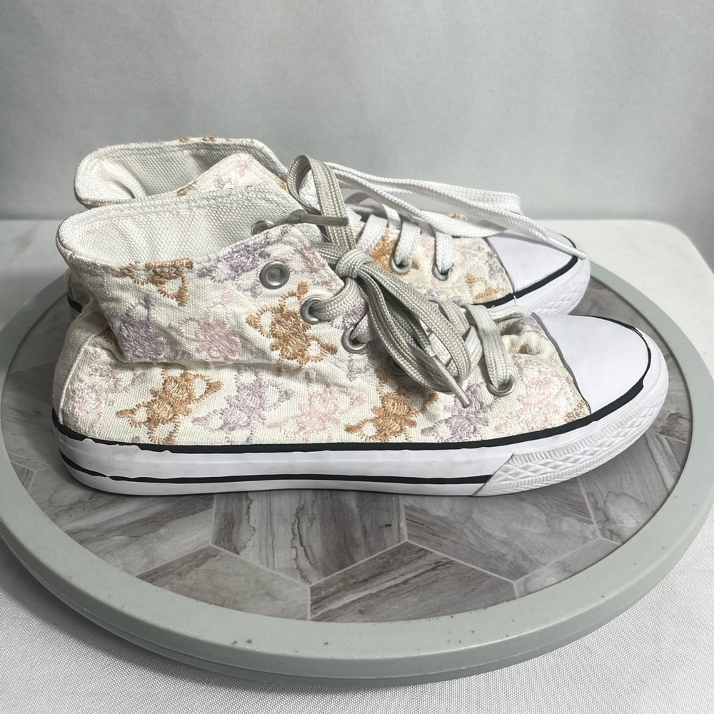 Cynthia Rowley Girls Floral High Top Sneakers Embroidered Look Size 2 - Picture 2 of 6